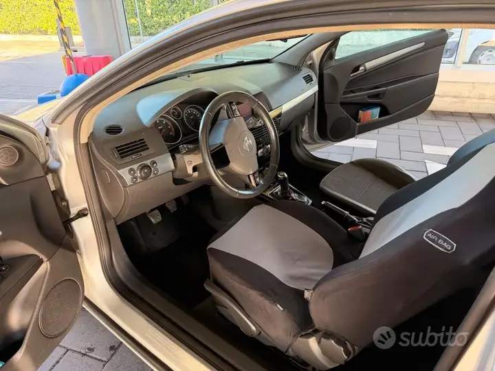 Opel Astra 2009 photo 4