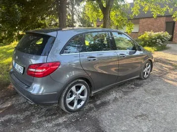 Mercedes-Benz B180