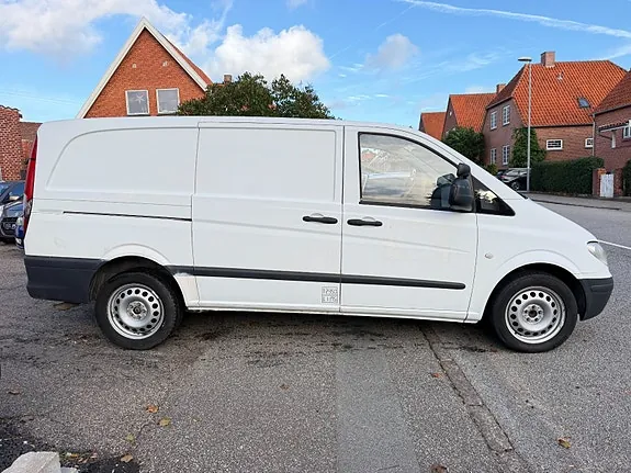 Mercedes-Benz Vito 109 2010 photo 2