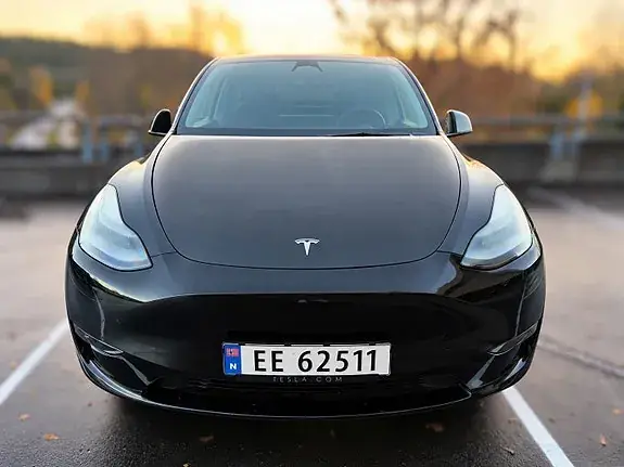 Tesla Model Y 2023 photo 2