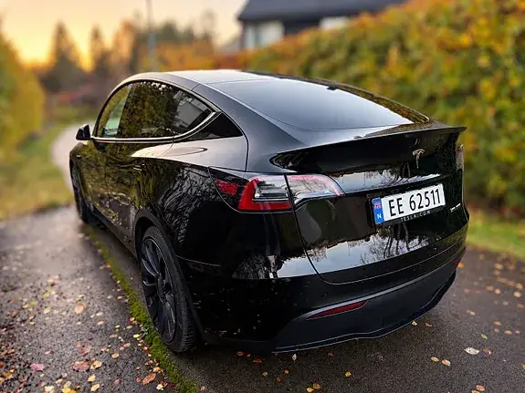 Tesla Model Y 2023 photo 3