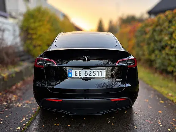 Tesla Model Y 2023 photo 4