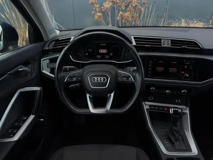Audi Q3 2021 photo 2