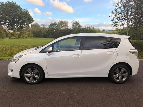 Toyota Verso 2014 photo 2