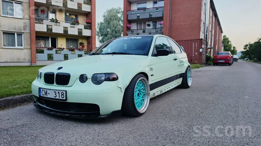 BMW 318 2004 photo 2