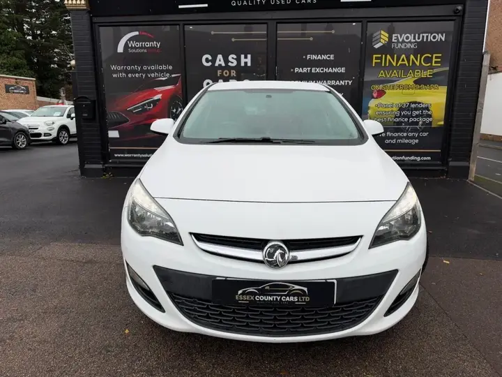 Vauxhall Astra 2015 photo 2