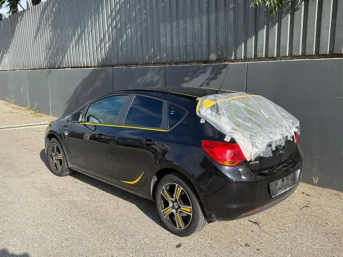 Opel Astra 2010 photo 3