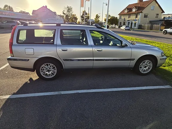 Volvo V70 2004 photo 2