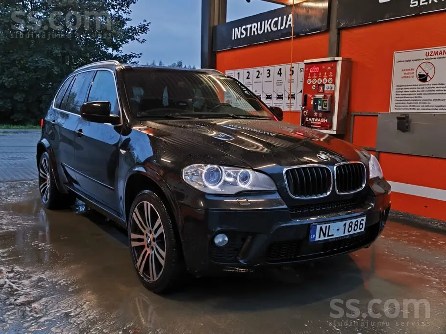 BMW X5 2011 photo 2