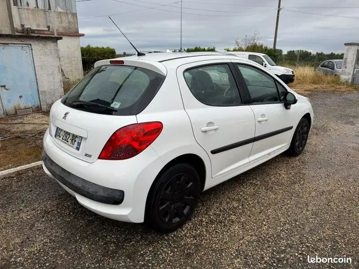 Peugeot 207 2007 photo 3