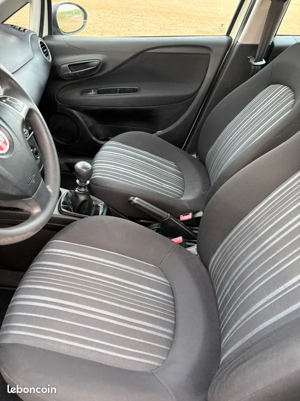 Fiat Grande Punto 2011 photo 3