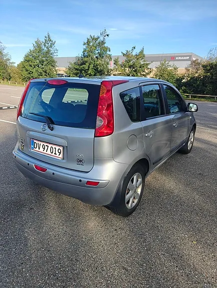 Nissan Note 2009 photo 3