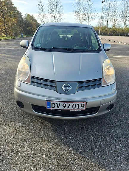 Nissan Note 2009 photo 2