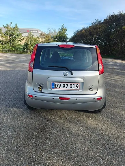 Nissan Note 2009 photo 4