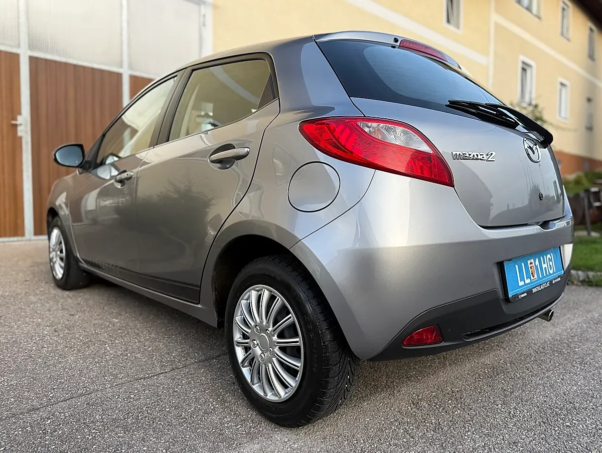Mazda Mazda2 2010 photo 3
