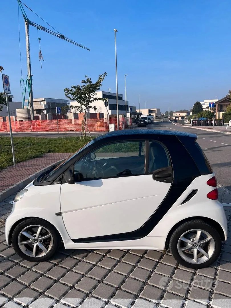 Smart Fortwo 2012 photo 2
