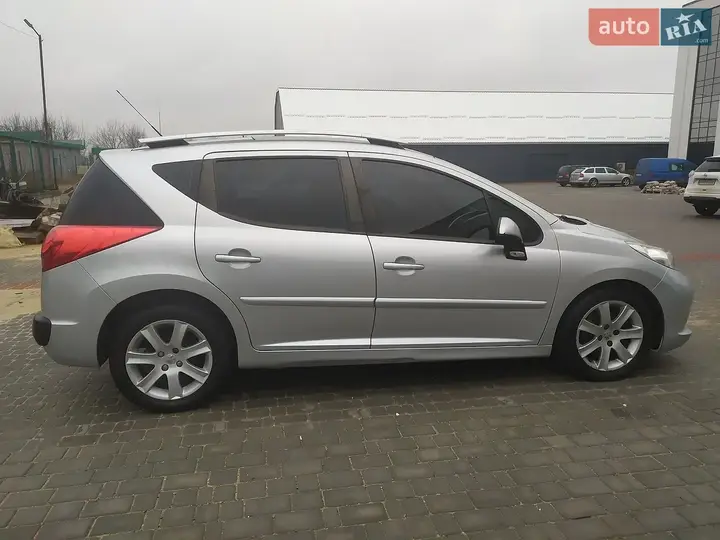 Peugeot 207 2009 photo 4