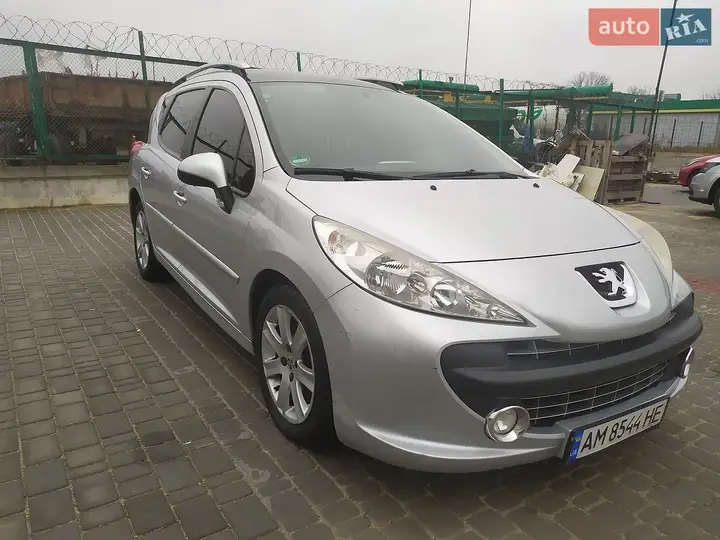 Peugeot 207 2009 photo 3