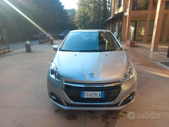 Peugeot 208 2016 photo 2
