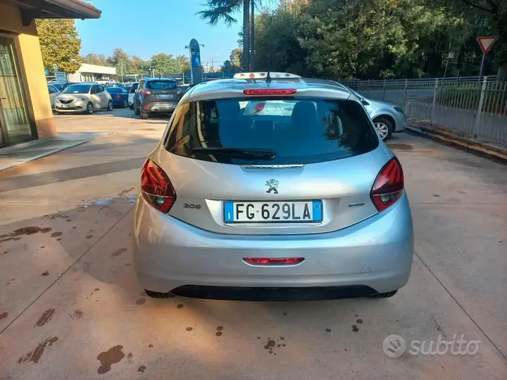 Peugeot 208 2016 photo 5