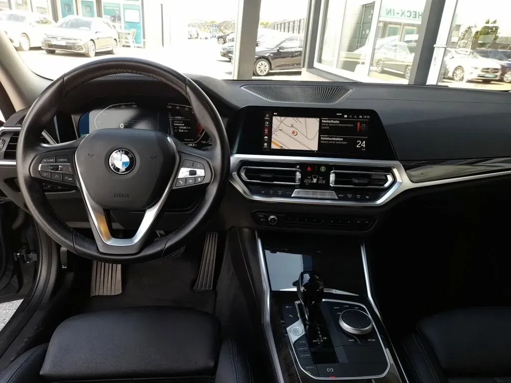 BMW 3 Series 2021 photo 3