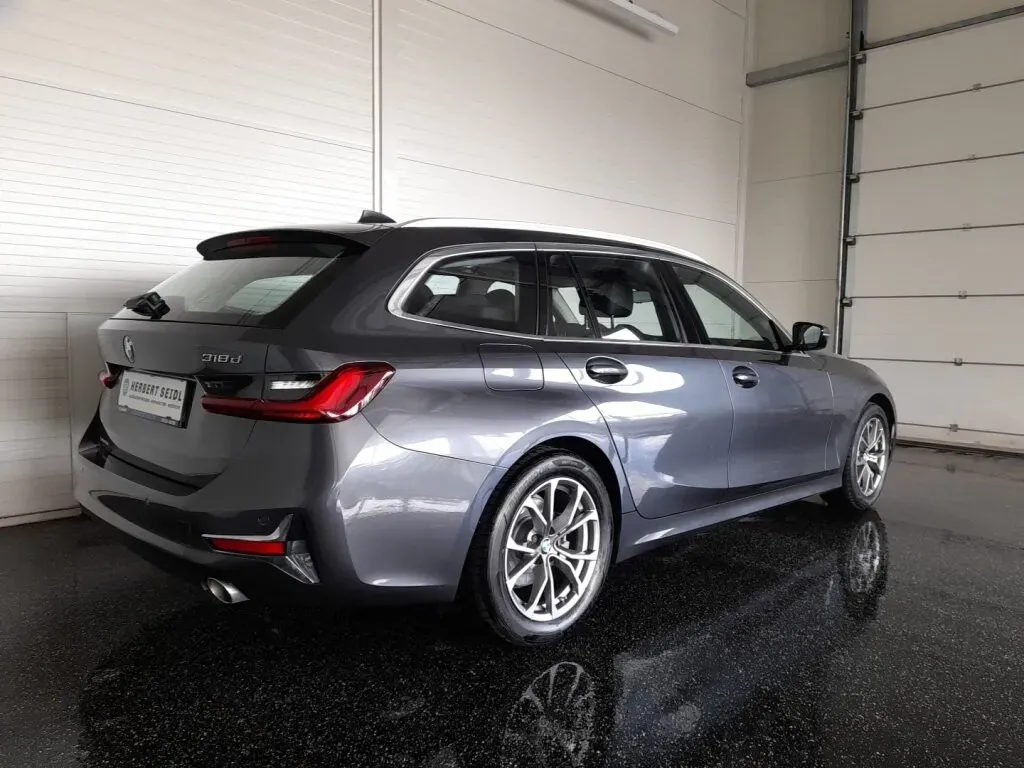 BMW 3 Series 2021 photo 2