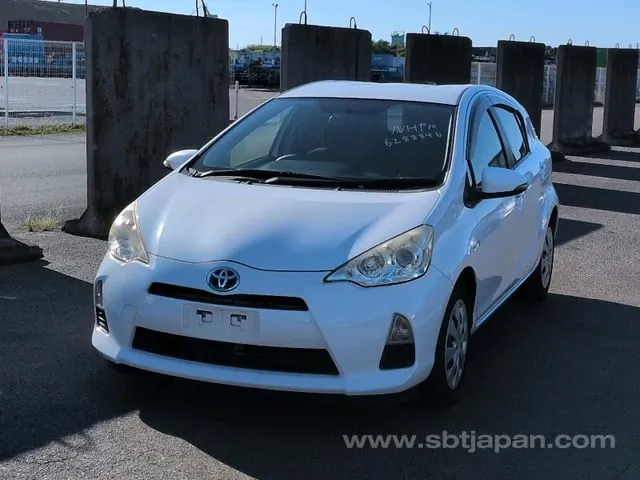 Toyota Aqua S 2014 photo 2