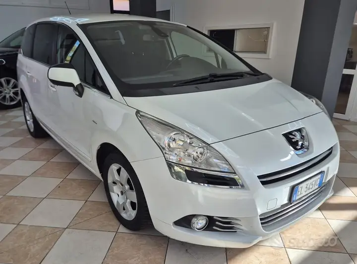 Peugeot 5008 2012 photo 4