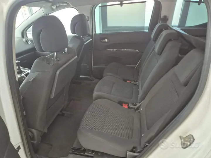Peugeot 5008 2012 photo 5