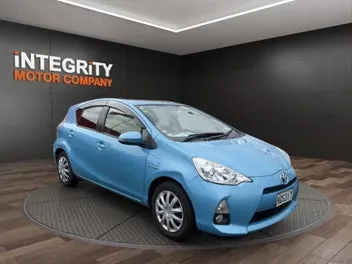 Toyota Aqua 2014 photo 2