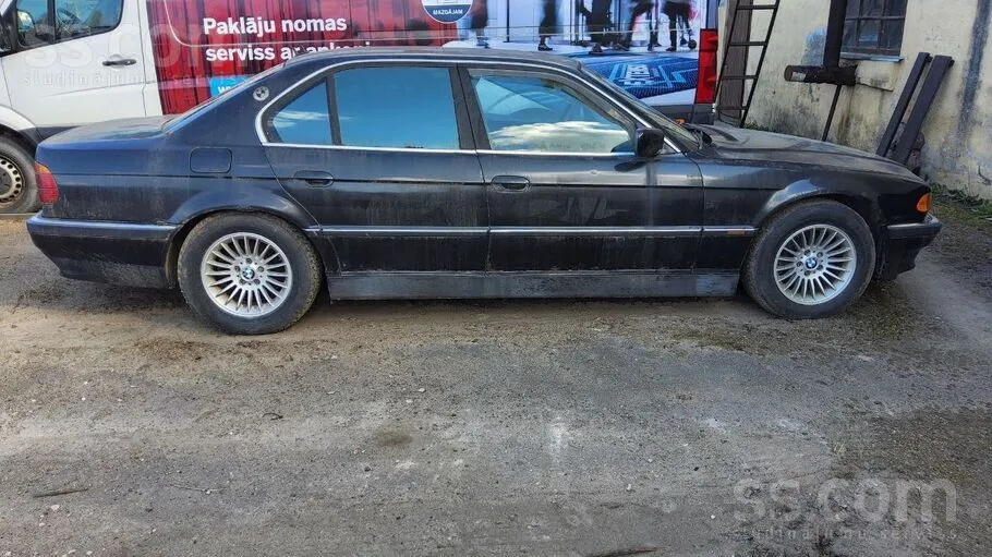 BMW 735I
