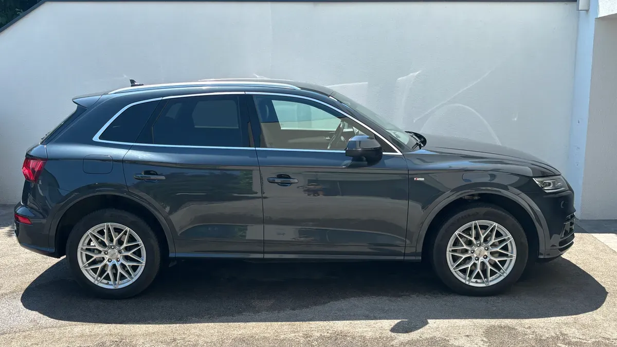 Audi Q5 2018 photo 2