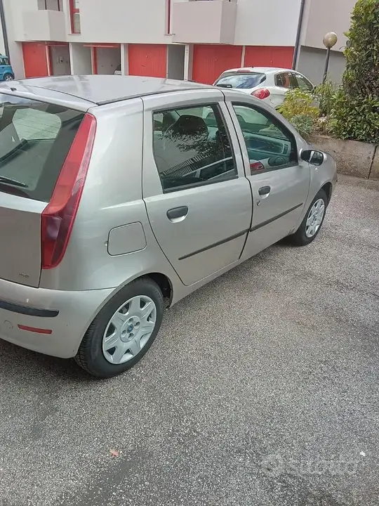 Fiat Punto 2005 photo 2