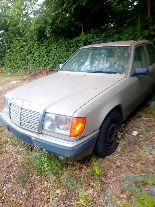 Mercedes-Benz 230 E