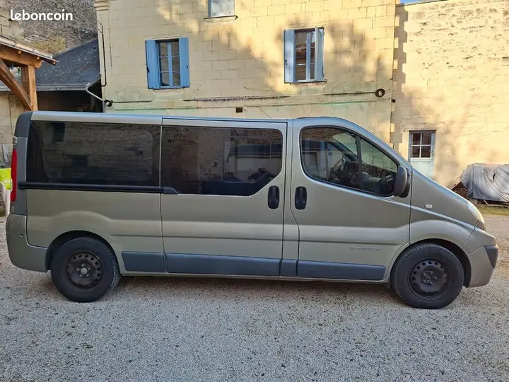 Renault Trafic 2007 photo 2