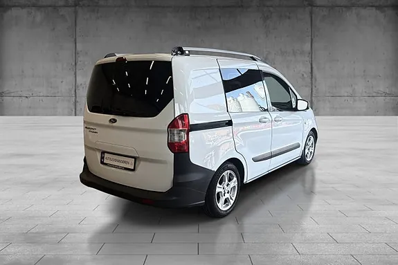 Ford Transit Courier 2016 photo 5