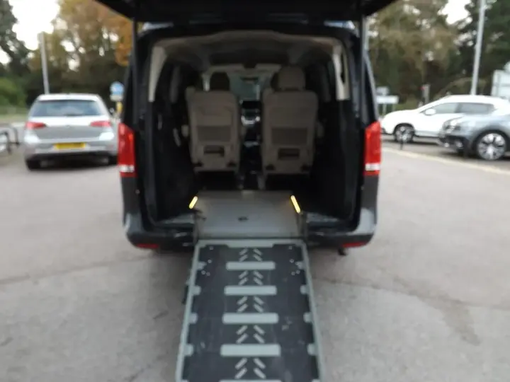 Mercedes-Benz V-Class 2022 photo 2