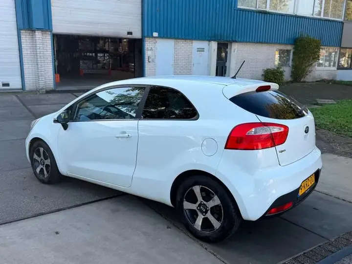 Kia Rio 2013 photo 3