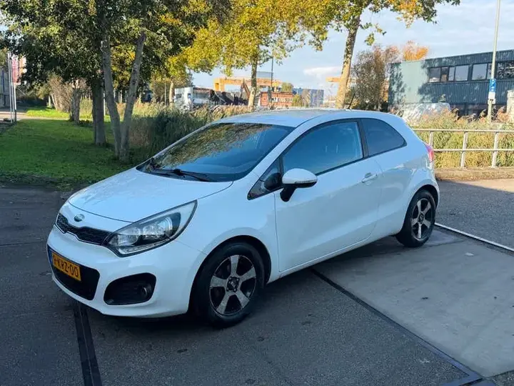Kia Rio 2013 photo 2