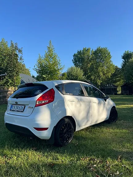 Ford Fiesta 2012 photo 4