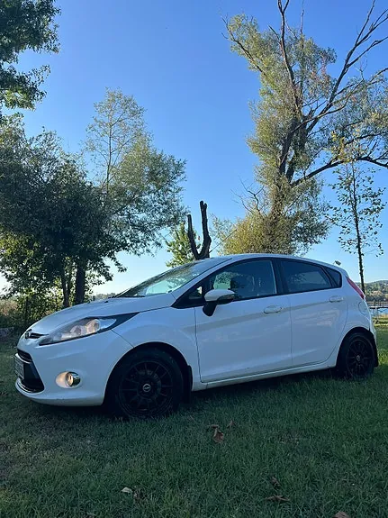 Ford Fiesta 2012 photo 2