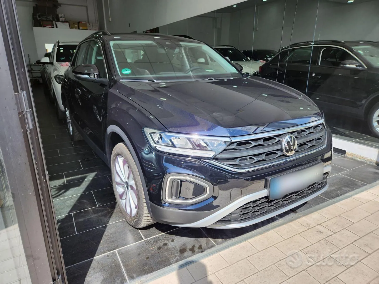 Volkswagen T-Roc 2023 photo 2