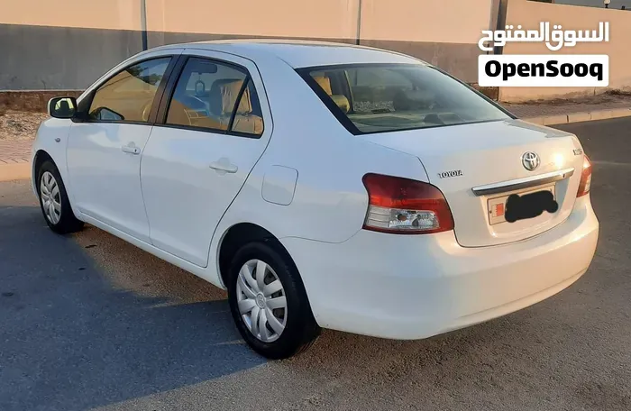 Toyota Yaris 2013 photo 2