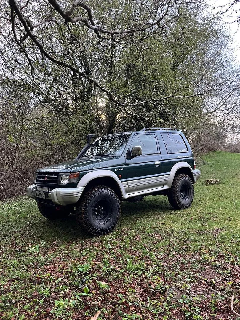 Mitsubishi Pajero 1987 photo 2