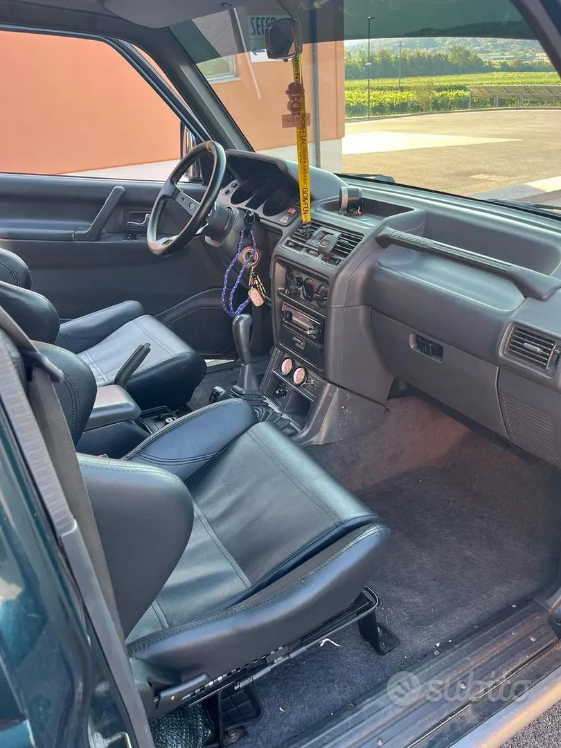 Mitsubishi Pajero 1987 photo 4