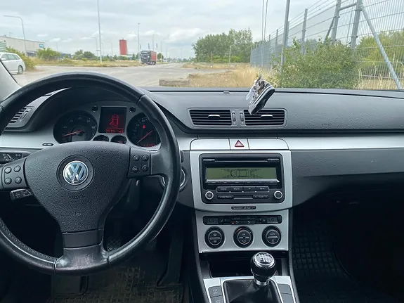 Volkswagen Passat 2009 photo 3