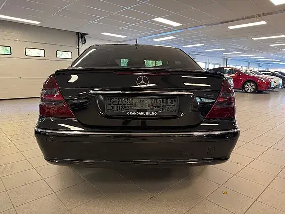 Mercedes-Benz E 220 2004 photo 4
