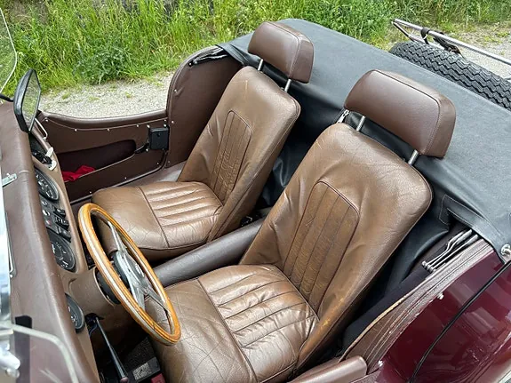 Morgan Plus 8 1975 photo 5