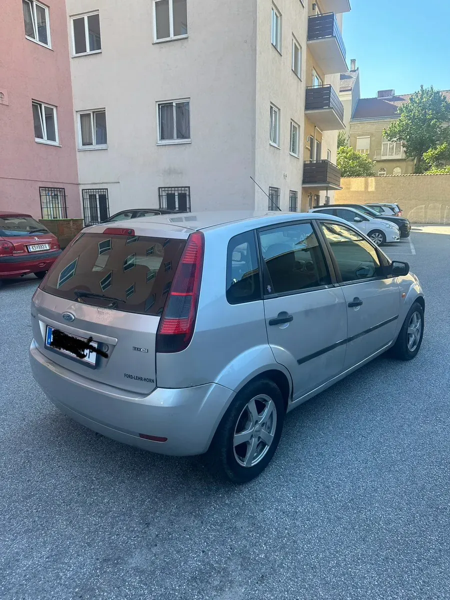Ford Fiesta 2004 photo 3