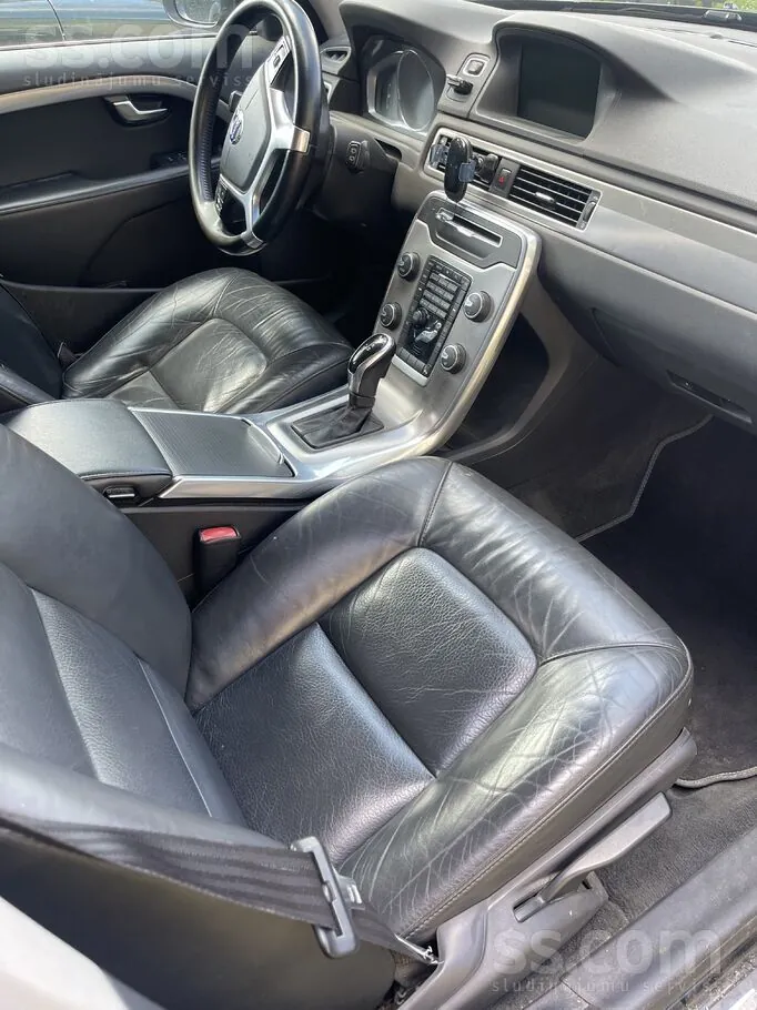 Volvo V70 2014 photo 2